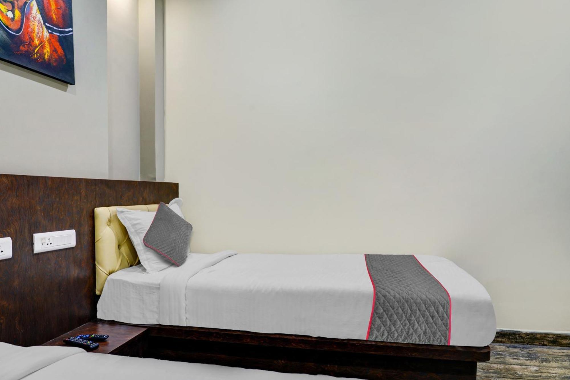 Super Townhouse Dev'S Inn By Cj Gunadala Ngoại thất bức ảnh