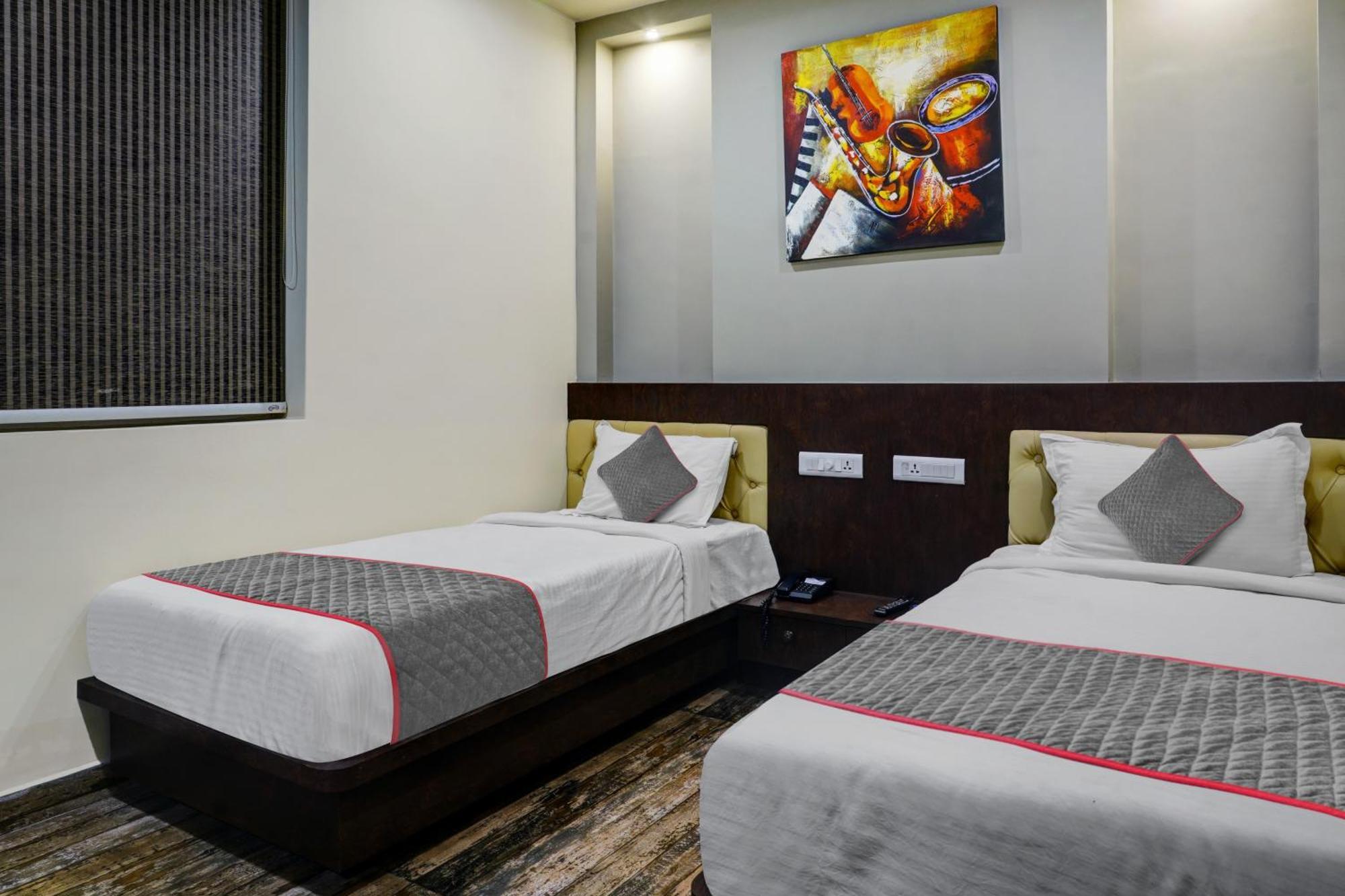 Super Townhouse Dev'S Inn By Cj Gunadala Ngoại thất bức ảnh