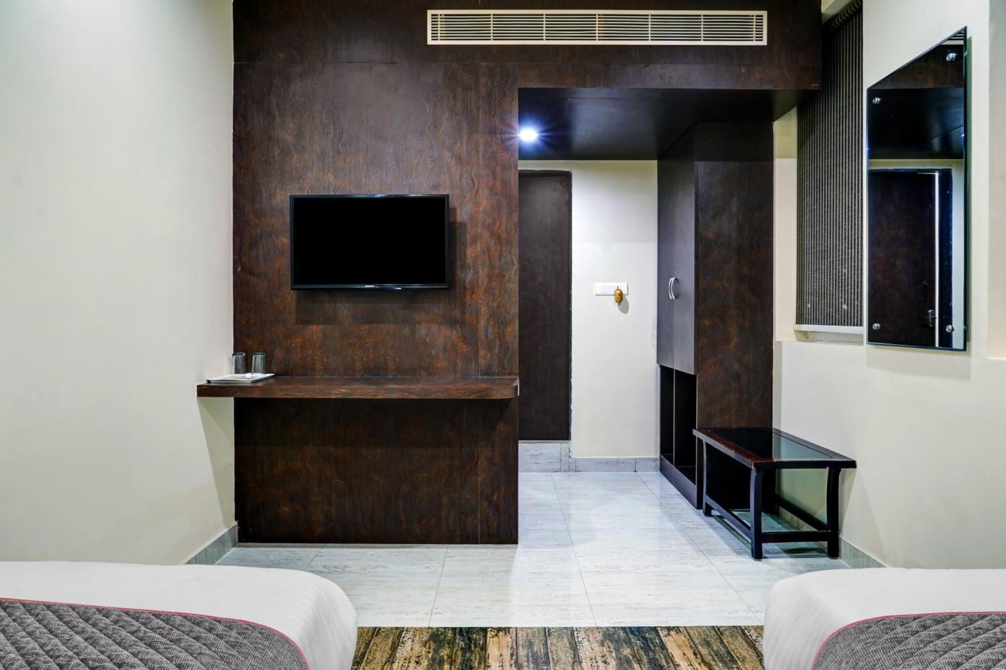 Super Townhouse Dev'S Inn By Cj Gunadala Ngoại thất bức ảnh