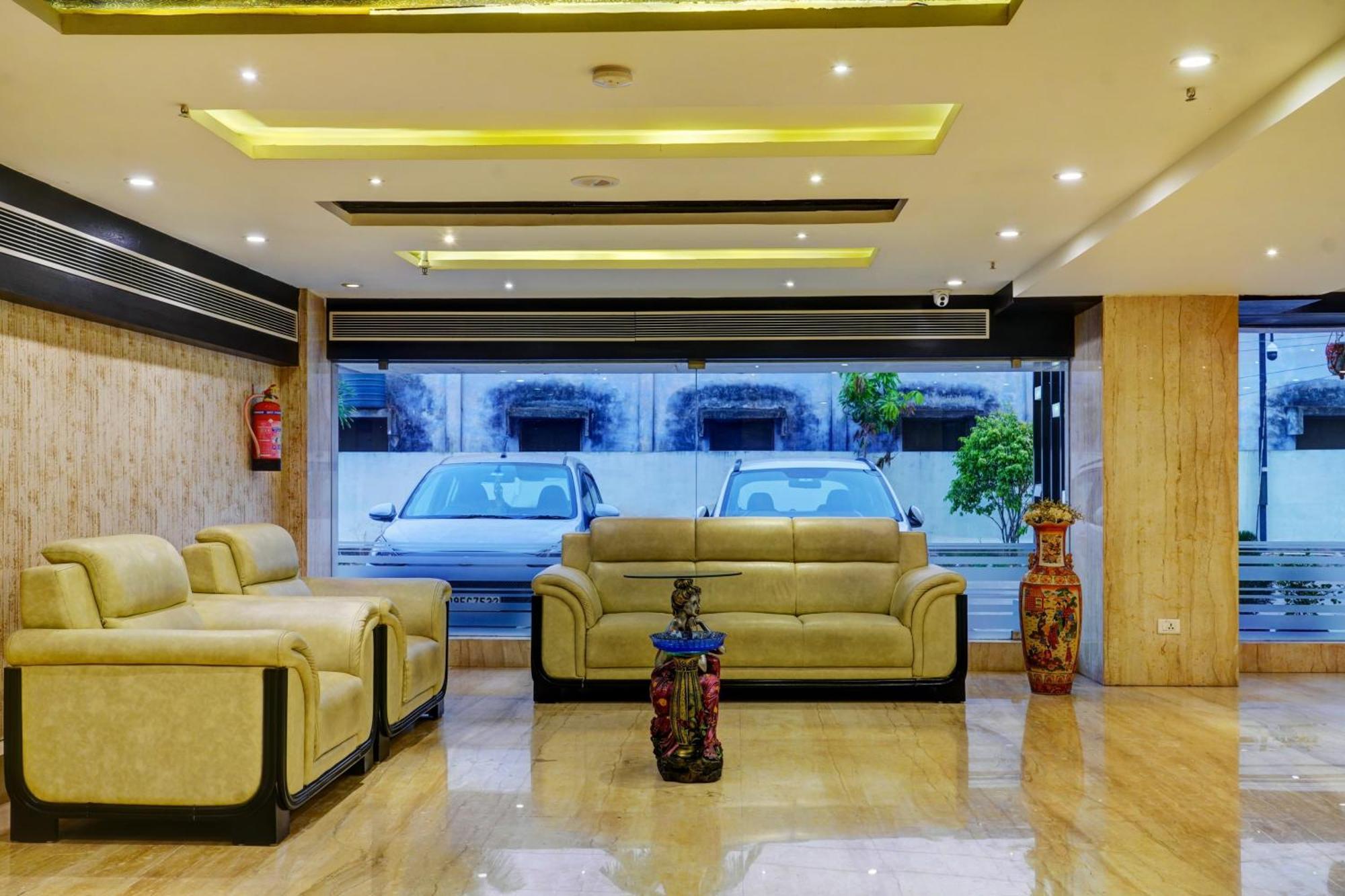 Super Townhouse Dev'S Inn By Cj Gunadala Ngoại thất bức ảnh